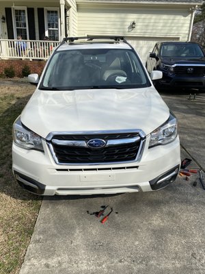 2017 Subaru Forester Windshield Replacement - We brought our mobile services to do a windshield replacement on this sweet Subaru Forester & it came out beautifully. Backed with a lifetime warranty for any leaks or defects & a satisfaction install. Looking forward to installing tint next to provide privacy & block the heat that’s coming.