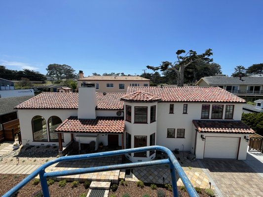 Roof Wash ✔️
Gutter Clean ✔️
House Wash ✔️ - We finished the Roof Wash with a curtesy House Wash for this beautiful property. It was freshly painted when whe first arrived so we needed to make sure it looked just as good if not better once we left.