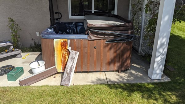 Hot Tub Removal - Sometimes a job is just too big for a homeowner to handle. Hot tub removal, for example, isn’t easy—it requires expertise, manpower and the right tools. At The Junk Movement, we tackle everything from hot tubs and pianos to garden sheds and more! Our knowledgeable and efficient crew is equipped to handle it all, going beyond just junk removal. No job is too small or too big for us! Hot Tub Removal - Sometimes a job is just too big for a homeowner to handle. Hot tub removal, for example, isn’t easy—it requires expertise, manpower and the right tools. At The Junk Movement, we tackle everything from hot tubs and pianos to garden sheds and more! Our knowledgeable and efficient crew is equipped to handle it all, going beyond just junk removal. No job is too small or too big for us!