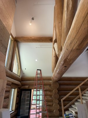 Log home. - Doing some finishing touches. Log home. - Doing some finishing touches.