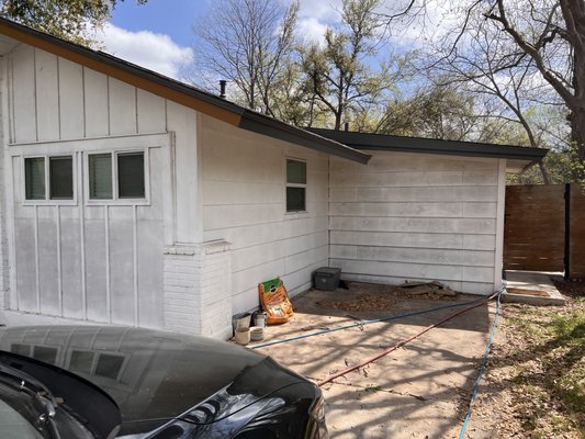 House Washing Highlight - As a general rule buildings should not be washed with high pressure. They are watertight meant to withstand rain and storms not high pressure water. Here at Time Machine ATX we specialize in “Softwashing”. Think of Softwashing as a bath for your house. We use a variety of specially formulated solutions in order to remove Milder, Grime, Dirt, and Other Contaminants from your home, after taking special care to tape up any areas of concern (ie. Electrical boxes, Wooden Doors, Outlets Ect. House Washing Highlight - As a general rule buildings should not be washed with high pressure. They are watertight meant to withstand rain and storms not high pressure water. Here at Time Machine ATX we specialize in “Softwashing”. Think of Softwashing as a bath for your house. We use a variety of specially formulated solutions in order to remove Milder, Grime, Dirt, and Other Contaminants from your home, after taking special care to tape up any areas of concern (ie. Electrical boxes, Wooden Doors, Outlets Ect.