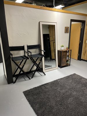 Newly Renovated Tanning Salon - Hot new bulbs in all our lay down and stand up tanning beds!
We still offer custom spray tans or hop in our spray booth for quick color.
We have also added a red-light therapy bed & a dry infrared sauna to our service list.