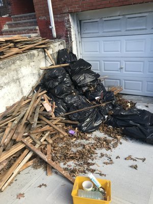 Garbage removal - Lady called me. She lives in Florida and somebody was working on her house and left all the garbage in front of her house. I came back that up and took it all the way within an hour to call me always satisfied customers guarantee. Garbage removal - Lady called me. She lives in Florida and somebody was working on her house and left all the garbage in front of her house. I came back that up and took it all the way within an hour to call me always satisfied customers guarantee.