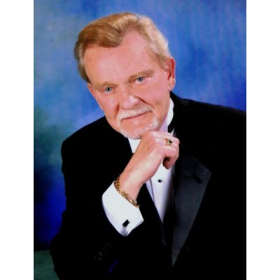 Can Hypnosis help you? - The success of your hypnosis session depends heavily on the knowledge, skill, and experience of your hypnotist. Do not be afraid to ask the hard questions such as; how long have you been a hypnotist, what organization are you certified by, what awards do you hold, if any, are you currently a member of any organizations, and do you adhere to their standards of practice and ethics agreement?
Art has trained and certified hypnotists in his state approved school in the Chicago area for over 14 years. The thousands of hypnotherapists trained by Art include medical doctors, psychiatrists, psychologists and counselors who have come to him from all over the world. Can Hypnosis help you? - The success of your hypnosis session depends heavily on the knowledge, skill, and experience of your hypnotist. Do not be afraid to ask the hard questions such as; how long have you been a hypnotist, what organization are you certified by, what awards do you hold, if any, are you currently a member of any organizations, and do you adhere to their standards of practice and ethics agreement?
Art has trained and certified hypnotists in his state approved school in the Chicago area for over 14 years. The thousands of hypnotherapists trained by Art include medical doctors, psychiatrists, psychologists and counselors who have come to him from all over the world.