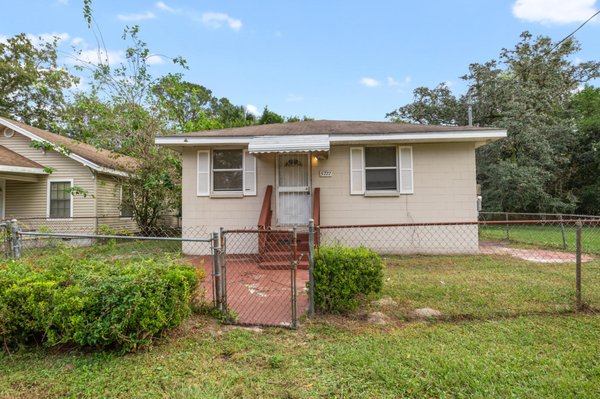 Investor Special - SOLD - The home has all Hardwood and Tile flooring, it has a fully fenced front and back yard that includes a shed, indoor Laundry Room with washer/dryer hookup. As well as central heating and A/C. It is located in a quiet neighborhood minutes from I-95. This home SOLD FAST! Investor Special - SOLD - The home has all Hardwood and Tile flooring, it has a fully fenced front and back yard that includes a shed, indoor Laundry Room with washer/dryer hookup. As well as central heating and A/C. It is located in a quiet neighborhood minutes from I-95. This home SOLD FAST!
