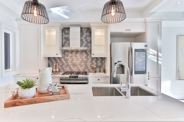 Kitchen Renovation - Upgrade your Kitchen
Kitchens are the centerpiece of our homes and we spend every day of our life preparing meals or entertaining. It makes sense to have a kitchen that is designed well and compliments your living style.

Benefits
Kitchen remodeling can add tremendous value to your home and can be especially beneficial for high-traffic kitchens, small kitchen areas, or kitchens that are simply outdated.

We are the experts at kitchen remodeling in California and are confident in that statement. We believe our reviews and recommendations can also prove that claim.

Full Kitchen Remodels
Cabinets
Countertops
Appliances
Backsplashes
Lighting
Faucets & Fixtures
Kitchen Hardware (Pulls, Hinges, Knobs, etc.)