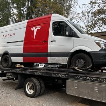 Commercial Vehicles 425-655-9681 - Handling commercial vehicles in their worst shape? We specialize in towing and recovery for even the toughest jobs. Trust our experienced team to get your business back on track. Commercial Vehicles 425-655-9681 - Handling commercial vehicles in their worst shape? We specialize in towing and recovery for even the toughest jobs. Trust our experienced team to get your business back on track.