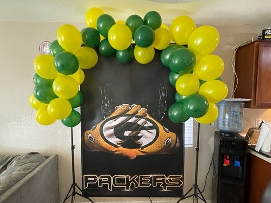 Green Bay Packers Party - This customer is a huge Packers fan and requested a custom backdrop with several balloon garlands, table decorations and set up. He was very happy with the work we did.