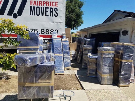 Long Distance Moving - Relocating across the country can be daunting, especially when it comes to finding a dependable moving company to ensure your belongings arrive safely and on time. But don’t worry! Our expert long-distance moving team are here to handle every step of your journey, from packing and loading to transportation and unloading. Whether you’re transitioning to a new home, moving your office, or relocating your business across the state or country, we’re ready to assist.