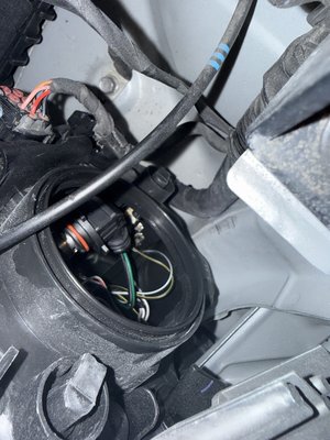 Headlight Plug Repair - Replaced LH Headlight Low Beam Connector Headlight Plug Repair - Replaced LH Headlight Low Beam Connector