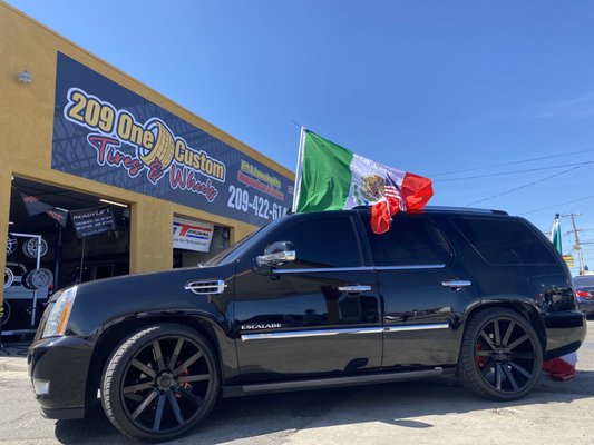 CADDY - WE DID A 4/6 MCGAUGHYS DROP 24" DUB SHOTCALLA WRAPPED ON 295/35R24 FALKEN ZIEX