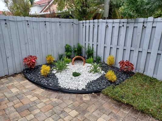 Landscaping - with very good quality. Many services such as installation of real and artificial grass, trimming of trees and palms, grass cutting, fertilization, general cleaning and much more! Give us a call today!