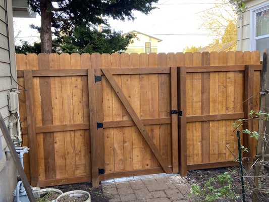 St. Johns cedar fence with gate. - I specialize in western red cedar fencing.