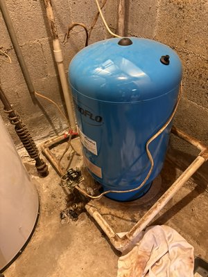 Well Pressure Tank Replacement - We replaced a well tank with a blown bladder. We replaced aging plumbing, the pressure switch and hardware. Well Pressure Tank Replacement - We replaced a well tank with a blown bladder. We replaced aging plumbing, the pressure switch and hardware.