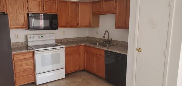 Move out cleaning - We did a deep cleaning on this kitchen for a customer who was moving out and wanted to make sure they would get their deposit back. We included the microwave, stove/oven, and well as all of the walls, cabinets, and the refrigerator. The tenants were ecstatic and said it looks better than the day they moved in! Move out cleaning - We did a deep cleaning on this kitchen for a customer who was moving out and wanted to make sure they would get their deposit back. We included the microwave, stove/oven, and well as all of the walls, cabinets, and the refrigerator. The tenants were ecstatic and said it looks better than the day they moved in!