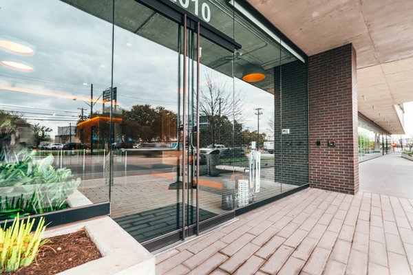 Juul Austin Offices - A multi-faceted project with an expedited schedule, custom engineering, and fabrication. Providing material and installation for 31 openings across the building. Juul Austin Offices - A multi-faceted project with an expedited schedule, custom engineering, and fabrication. Providing material and installation for 31 openings across the building.