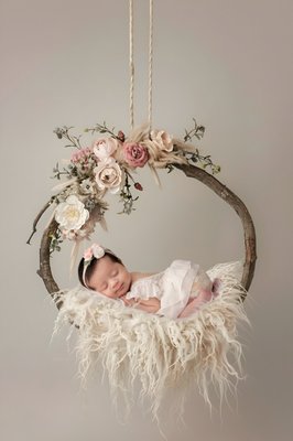 NEWBORN BABY ONLY SESSION - I capture the first precious moments of your baby — tiny toes, sleepy poses, and all the sweet little details you never want to forget. My sessions are held in a relaxed studio setting with everything we need for beautiful photos, such as the perfect lighting, temperature, my studio is filled with newborn outfits and a wide selection of colored swaddles and photo props available for your baby. NEWBORN BABY ONLY SESSION - I capture the first precious moments of your baby — tiny toes, sleepy poses, and all the sweet little details you never want to forget. My sessions are held in a relaxed studio setting with everything we need for beautiful photos, such as the perfect lighting, temperature, my studio is filled with newborn outfits and a wide selection of colored swaddles and photo props available for your baby.