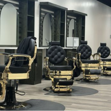 Local Barber - Mastercuts of Willowbrook is your new go-to barbershop for exceptional cuts that will make you look your best! Our skilled barbers offer a range of services including fades, beard grooming, and all types of classic, modern and trendy styles. We're now accepting walk-ins and appointments, and we'll make sure you get the best service ever! We treat all of our valued customers like family, and guarantee you'll be smiling when you walk out the door. Come by and get your cut today - we can't wait to see you! Local Barber - Mastercuts of Willowbrook is your new go-to barbershop for exceptional cuts that will make you look your best! Our skilled barbers offer a range of services including fades, beard grooming, and all types of classic, modern and trendy styles. We're now accepting walk-ins and appointments, and we'll make sure you get the best service ever! We treat all of our valued customers like family, and guarantee you'll be smiling when you walk out the door. Come by and get your cut today - we can't wait to see you!
