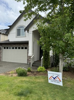Exterior painting at Bothell project. Siding, Trims, Gutters, Garage door was painted by 2 coats with 3 colours paint. - This exterior painting was done by DIAL CONTRACTOR LLC team. We got done in 5 days. We made customer so happy
