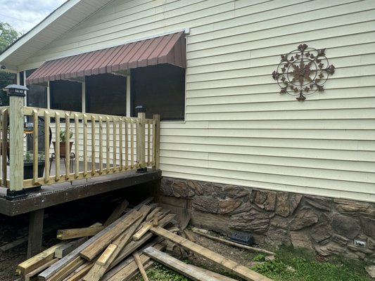 Deck renovation - This deck renovation was done for a lady in Oak Ridge who had a bad experience previously with someone else who left them high and dry. Our team came in and helped get the job done as well as make sure she was happy. Call us today so we can help you. Deck renovation - This deck renovation was done for a lady in Oak Ridge who had a bad experience previously with someone else who left them high and dry. Our team came in and helped get the job done as well as make sure she was happy. Call us today so we can help you.