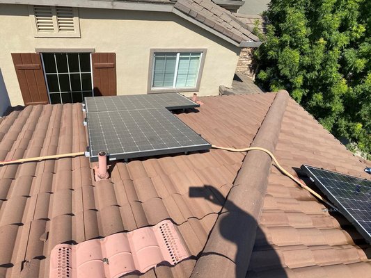 Solar Cleaning - Lincoln, CA - August 2021 - Our Lincoln customer was very happy with his cleaning today! We got his panels cleared of all the pollen and wildfire ash to ensure they were producing as much energy as they could. We love helping our customers save on energy costs!