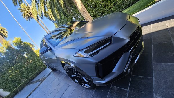 Lamborghini Urus - Lamborghini Urus wheel repair black gloss