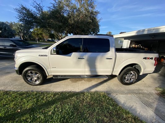 Ceramic film and perforated vinyl installations - Installation or ceramic film and perforated vinyl for advertising on there’s cars, jeeps and trucks. Ceramic film and perforated vinyl installations - Installation or ceramic film and perforated vinyl for advertising on there’s cars, jeeps and trucks.