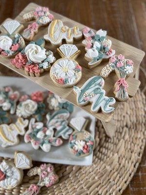 Bridal Sets - From engagement parties to the big day, Lorraine's can add that special touch to your special moments leading up to and including your wedding day! We strive to create the perfect set of cookies to match your hearts desires. Bridal Sets - From engagement parties to the big day, Lorraine's can add that special touch to your special moments leading up to and including your wedding day! We strive to create the perfect set of cookies to match your hearts desires.