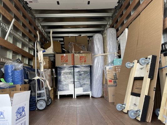 We customize your move to meet your needs - We are a talented team that knows how to move all your belongings safely and fast. We can save
you time and money. Loading-Unloading, Packing-Unpacking. We customize your move to meet your needs - We are a talented team that knows how to move all your belongings safely and fast. We can save
you time and money. Loading-Unloading, Packing-Unpacking.