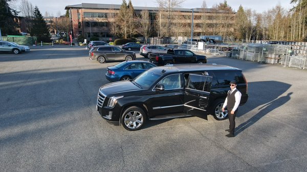 Luxury SUV - Explore the epitome of opulence with our premium SUV in our limousine fleet. Unmatched spaciousness and top-tier amenities ensure a first-class journey for every passenger. Upgrade your travel experience with us.
