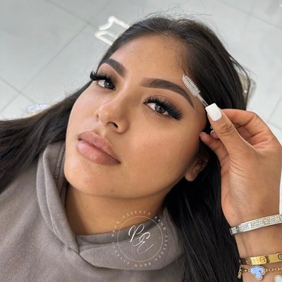 Threading - To shape the brow, a piece of thread is twisted on itself and glides over it. The hair is removed from the follicle without causing any skin injury