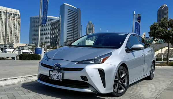 Toyota Prius 2020 - Vehicle features INCLUDED:
Safety:
Adaptive cruise control
Backup camera
Blind spot warning
Brake assist
Lane departure warning
Lane keeping assist
Device connectivity:
Apple CarPlay
AUX input
Bluetooth
USB charger
USB input
Convenience:
Keyless entry
Additional features:
Heated seats
Long term Toyota Prius 2020 - Vehicle features INCLUDED:
Safety:
Adaptive cruise control
Backup camera
Blind spot warning
Brake assist
Lane departure warning
Lane keeping assist
Device connectivity:
Apple CarPlay
AUX input
Bluetooth
USB charger
USB input
Convenience:
Keyless entry
Additional features:
Heated seats
Long term