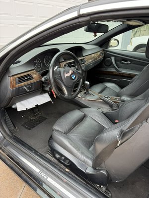 2009 BMW i32 Full interior Detail - Vacuum, seats cleaning and wipe down 2009 BMW i32 Full interior Detail - Vacuum, seats cleaning and wipe down