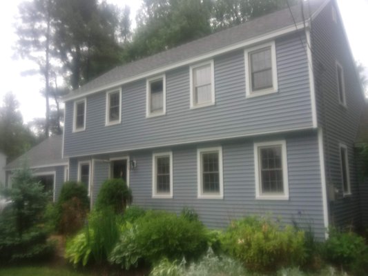 Hampton - This Project was done working with another company where we bent a metal J channel around the windows flanged correctly, installed the siding and after install the front capping with a 908 brick wide profile and a folded over sill. It was a nice to put the siding on after so the trim doesn't get dinged while working above it.