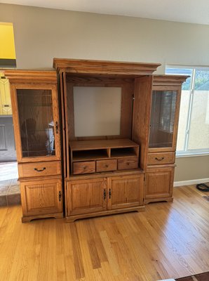Entertainment center - In and out in 15mins Entertainment center - In and out in 15mins