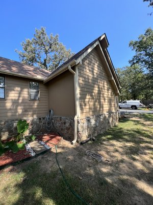 2022 Seamless Gutter Installation - We removed previous gutters and added a new set of gutters with covers. 2022 Seamless Gutter Installation - We removed previous gutters and added a new set of gutters with covers.