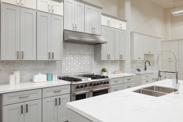 Dove Grey Shaker Kitchen Cabinets - Dove Grey Shaker
Product Name: Dove Grey Shaker
Item Number: G15
Kitchen style: Modern farmhouse, Classic cottage, Coastal
Color: Light Grey
Framed Cabinet Construction
1/2'' plywood box carcass
Solid Wood Face Frame
Solid Wood Door Frame with MDF recessed panel
Solid Wood drawer
Dovetailed drawer
Full extension drawer with undermount drawer glide
Soft Closing drawer
Soft Closing door hinges
6-way adjustable door hinges
Adjustable shelves
Upper cabinets in 30''H and 40''H
Pantry and Tall Oven cabinet in 84''H and 90''H