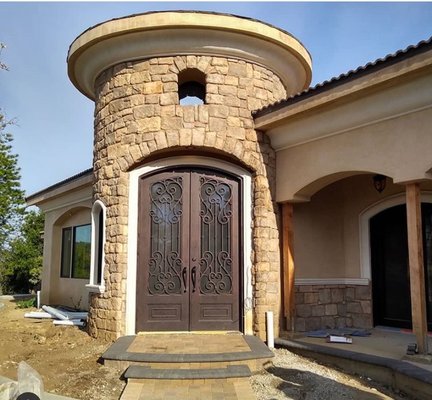 Stone Finish Projects - This stone finish looks great and can be done in an affordable manner. Stone Finish Projects - This stone finish looks great and can be done in an affordable manner.