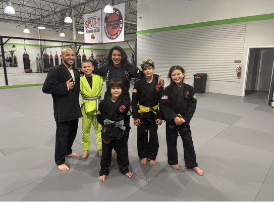 Bueno MMA and Jiu Jitsu "KIDS CLASS" - Bueno MMA & Jiu-Jitsu is more than a gym — it’s a community.
Whether you’re brand new or experienced, we offer high-level MMA, Jiu-Jitsu, striking, and fitness training for kids and adults in a safe, motivating environment.
Build confidence, discipline, and real skills with experienced coaches who truly care.
Come train with us — your first class is on us.
💪🥋 All levels welcome. Families encouraged. Bueno MMA and Jiu Jitsu "KIDS CLASS" - Bueno MMA & Jiu-Jitsu is more than a gym — it’s a community.
Whether you’re brand new or experienced, we offer high-level MMA, Jiu-Jitsu, striking, and fitness training for kids and adults in a safe, motivating environment.
Build confidence, discipline, and real skills with experienced coaches who truly care.
Come train with us — your first class is on us.
💪🥋 All levels welcome. Families encouraged.
