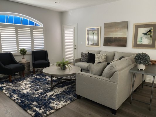 Staged a 1600 sq.ft condo in Arcadia. - This beautiful Arcadia condo sold quickly thanks to BLOOM Styling Co.