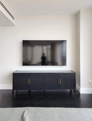 Samsung Frame 70 inch - Samsung Frame 70 inch with wire concealing Samsung Frame 70 inch - Samsung Frame 70 inch with wire concealing
