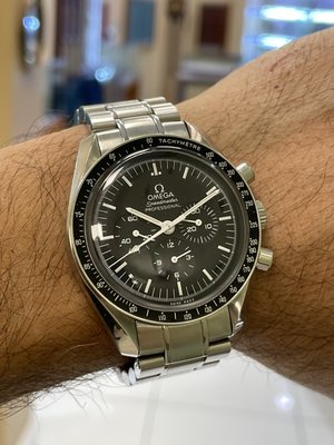 Jewelry and watch repair service - With more than 30 years of watch repair, restoration and watch sales* experience, we’ve completed just about every type of repair imaginable. From a quick battery replacement, to removal of links, to a new watch band, to a complete overhaul and replacement of the movement, with our on-site repairs services, we’ll have you on your way in no time.

Fast-Fix also offers a full range of services to get your favorite timepiece up and running while you shop.

Band Repair
Band Replacement
Band Resizing
Battery Replacement
Complete Cleaning of the Watch Movement
Complete Watch Overhaul
Crystal Polishing
Crystal Replacement
Gasket Replacement
Link Additions or Removal
Restoration of Watches and Pocket Watch
Stainless Steel, Silver, or Gold Band Refurbishments
Stem & Crown Repair
Watch Cleaning & Inspection
Watch Engraving*
Watch Overhaul
Watch Repair
Water Resistance Testing
We repair most makes and models of watches including:

Bulova
Citizen
Rolex
Cartier
G-Shock
Gucci
Movado
Omega
Seiko
Sport Watches
Swiss Army
Tag Heuer
Pocket Watches
Vintage Timepieces