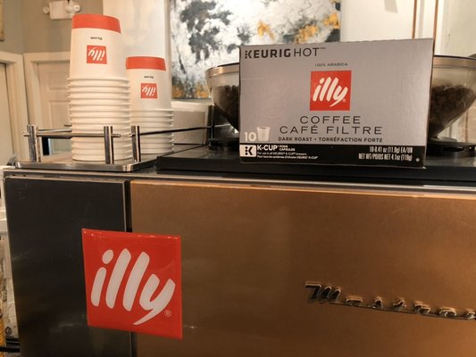 Courtyard Coffee - Our Cafe serves freshly brewed Illy coffee and espresso drinks. We also offer sweet treats & delicious snacks, for on-the-go or to enjoy in our courtyard.