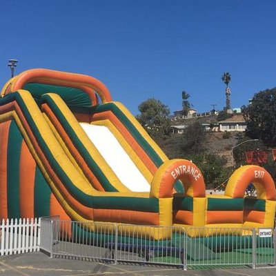 🎢 Giant Slide at Pumpkin Station 🎢 - Experience the thrill of the Giant Slide at Pumpkin Station! Our massive slide(s) are fun for all ages, providing an exciting, heart-pumping adventure as you race down. Whether you're visiting with friends or family, the Giant Slide is a must-do attraction for creating unforgettable memories. It's the perfect way to add some extra excitement to your fall festivities.
Open daily from Sept 27th to Oct 31st. Don’t forget your socks! 👟🎃 🎢 Giant Slide at Pumpkin Station 🎢 - Experience the thrill of the Giant Slide at Pumpkin Station! Our massive slide(s) are fun for all ages, providing an exciting, heart-pumping adventure as you race down. Whether you're visiting with friends or family, the Giant Slide is a must-do attraction for creating unforgettable memories. It's the perfect way to add some extra excitement to your fall festivities.
Open daily from Sept 27th to Oct 31st. Don’t forget your socks! 👟🎃