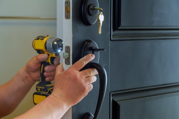 All Loc Services - Our full service locksmith is here to help you. Whether you’ve locked yourself out, lost your keys, or just want to give someone a spare, you can always depend on us for fast and convenient solutions to your problems.