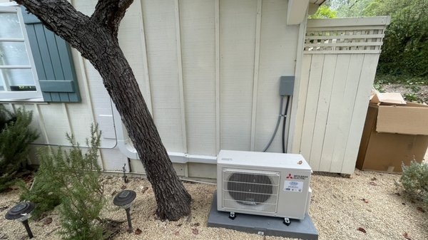 AC conection 20 Amps 120 Volts - The air conditioning company hired us to carry out the electrical installation to turn on an air conditioning for a very spoiled customer, as we always did it perfectly! AC conection 20 Amps 120 Volts - The air conditioning company hired us to carry out the electrical installation to turn on an air conditioning for a very spoiled customer, as we always did it perfectly!
