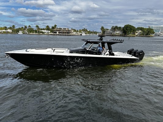 2024 450 Nor-Tech Sport CC - This 2024 Nor-Tech 450 Sport CC was customized as a Bahamas cruiser complete with the BIAS dive compressor system that will take down 4 divers to one atmosphere. Also has a live-well and fishing package 

The power used are triple Mercury Marine 600 V12 with Joy Stick operation and integrated auto pilot 

A perfect setup for the boating family looking to explore the Bahama Islands