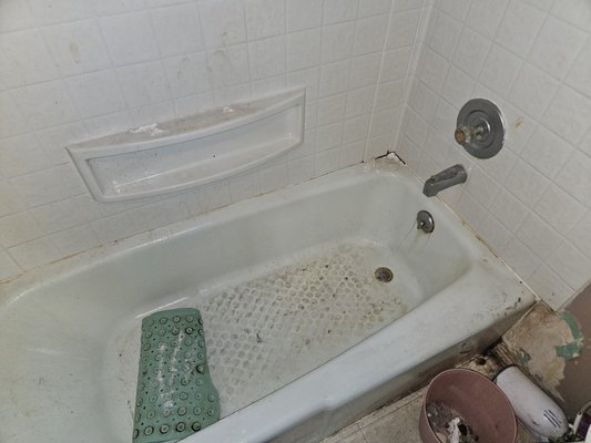 Deep Clean - This was a deep clean on a bathroom for a very busy family, when time slips away from you call me! I am happy to help get you back on track with the chores. Deep Clean - This was a deep clean on a bathroom for a very busy family, when time slips away from you call me! I am happy to help get you back on track with the chores.