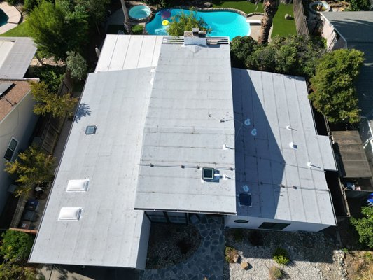 Torch Down Flat Roof - Torch down flat roof = reliable protection + modern design! 🌟🔨 Our latest installation guarantees top-notch performance and a clean finish. Strong, weather-resistant, and built to last. Get in touch for your roofing needs!