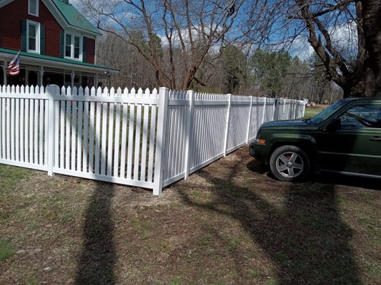 Vinyl Fence - Experienced in Residential and Commercial Vinyl Fence